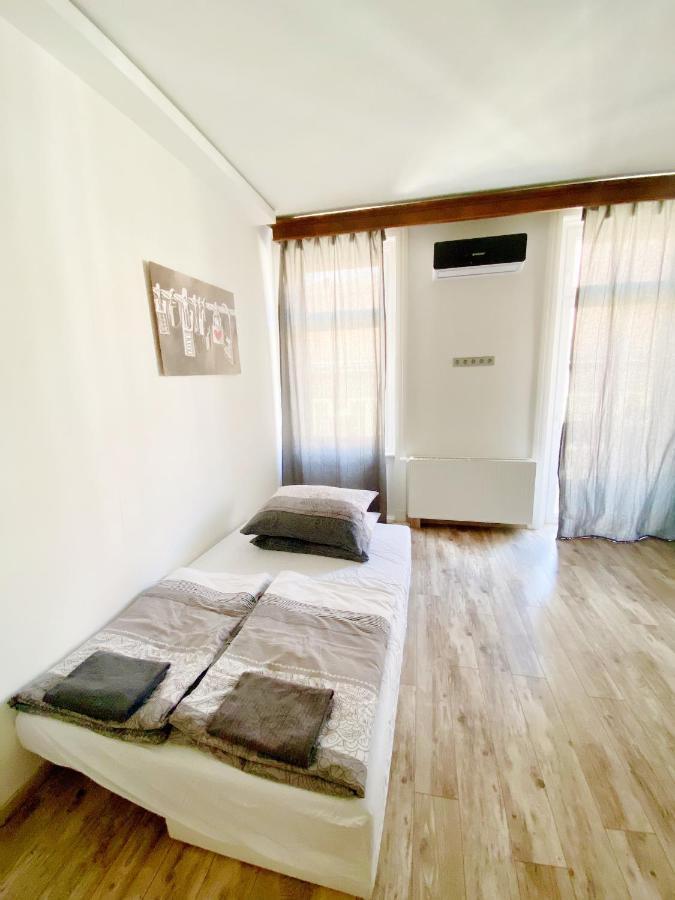 Luxury Apartment In The Centre Ac Parking Garden Budapeste Exterior foto